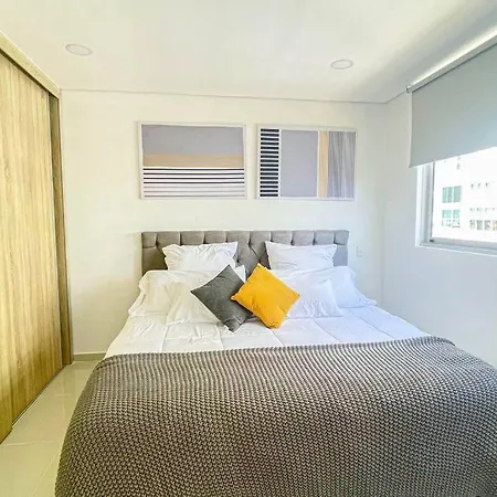 Spacious Luxury, Sea View Apartamento